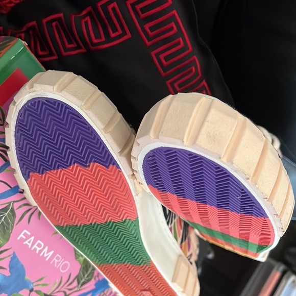 The fab and lovely day in Farm Rio sneakers, dress up or down 🌺 - Picture 11 of 13